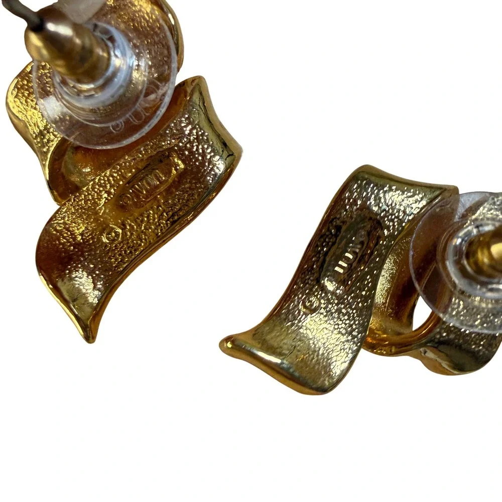 Avon‎ Ribbon Stud Earrings Gold Tone Vintage Sculptural Wavy Statement Design